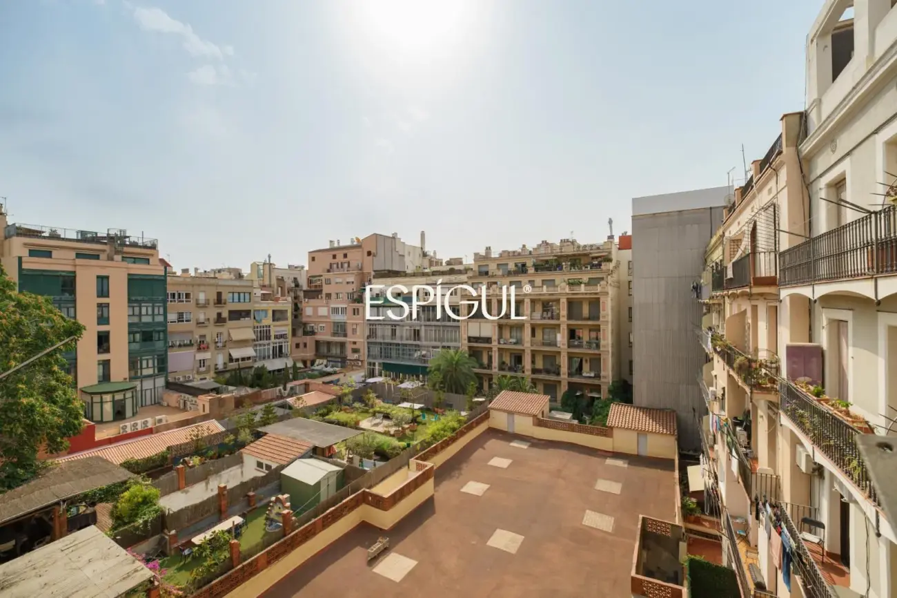 Exclusiva vivienda rehabilitada de 228 m² en finca regia con elementos originales