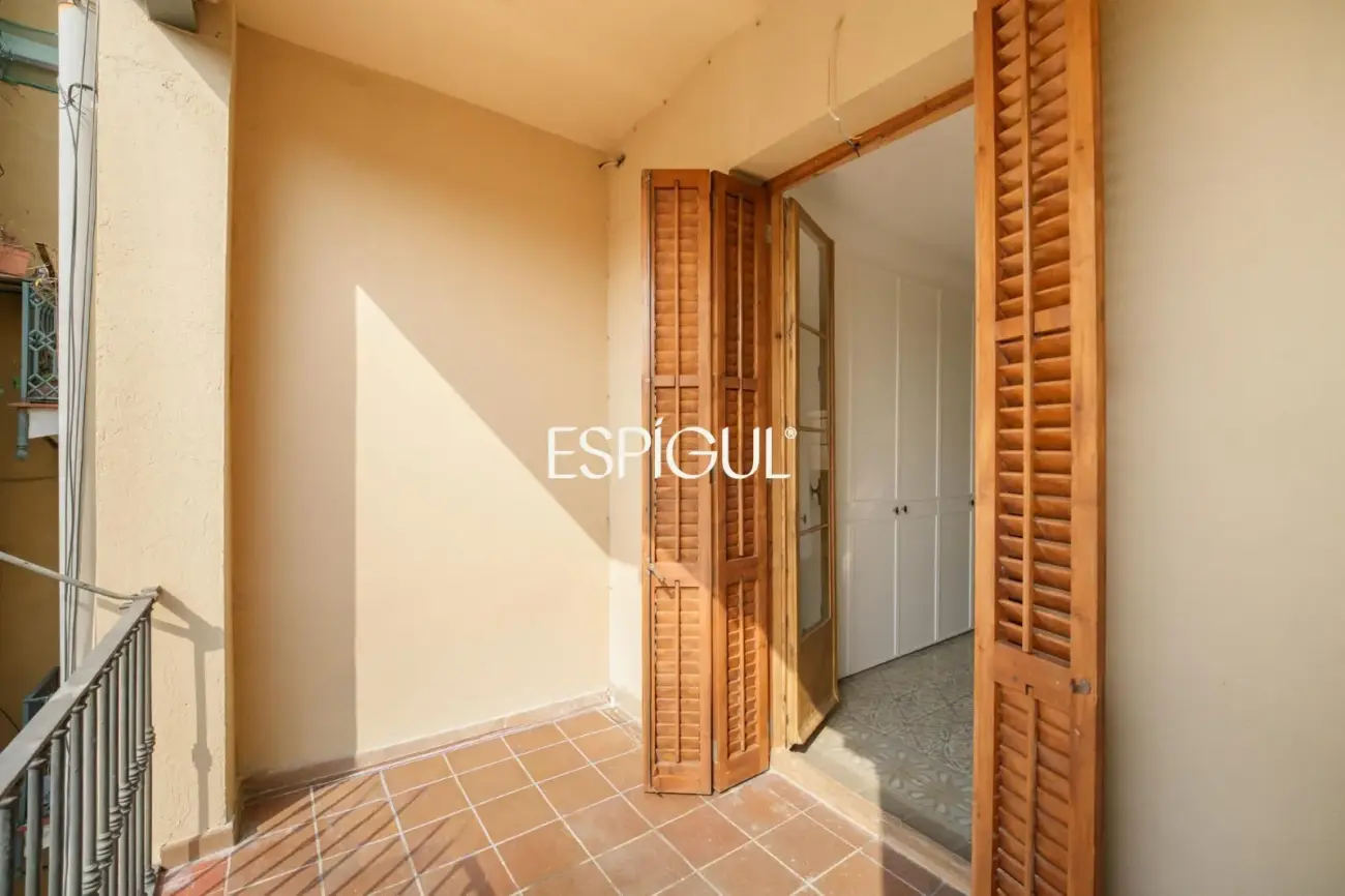 Exclusiva vivienda rehabilitada de 228 m² en finca regia con elementos originales