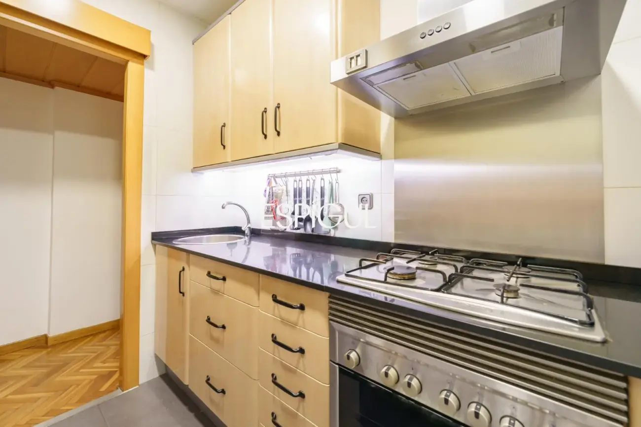 Appartement avec terrasse et parking à côté de la place d’Espagne
