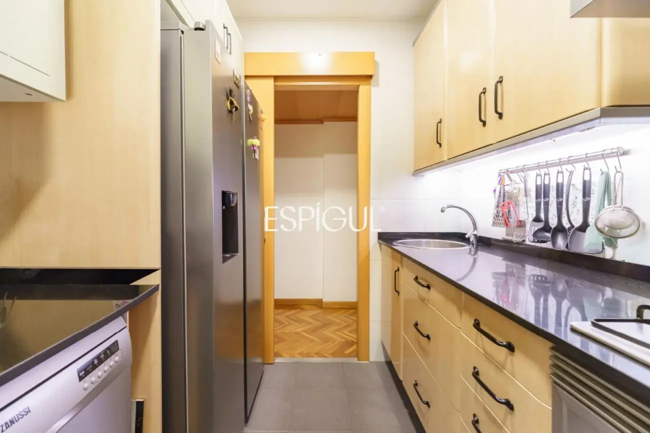 Appartement avec terrasse et parking à côté de la place d’Espagne