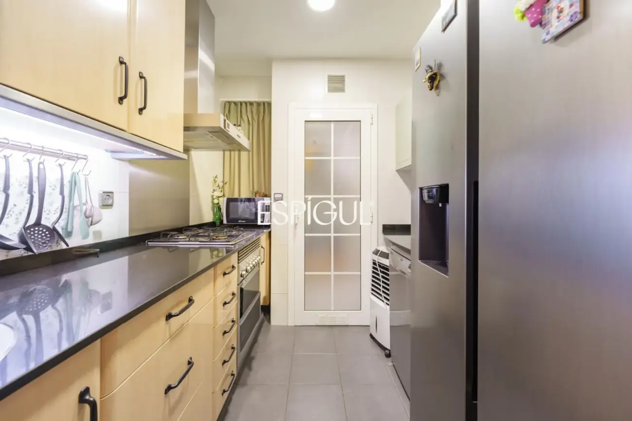 Appartement avec terrasse et parking à côté de la place d’Espagne