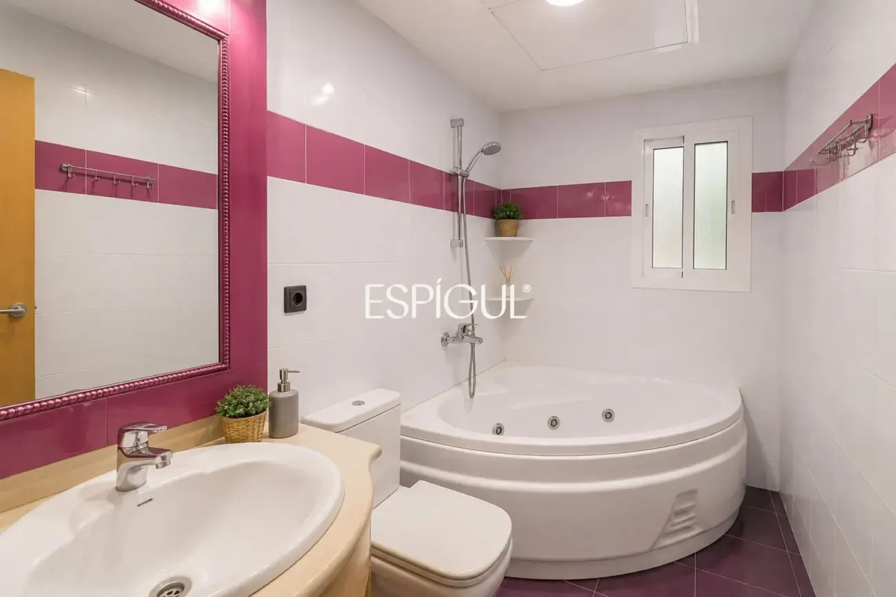 Appartement avec terrasse et parking à côté de la place d’Espagne