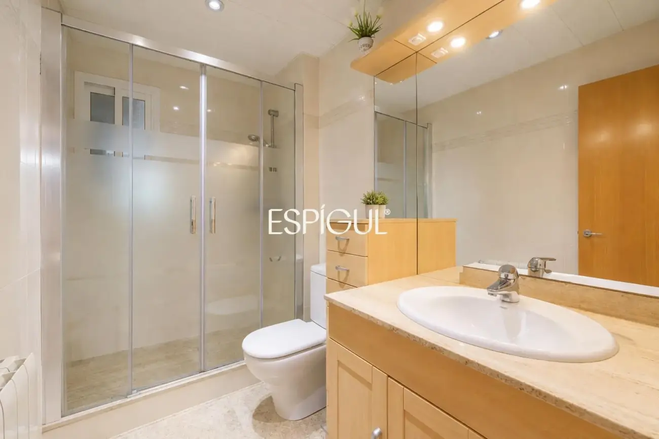 Appartement avec terrasse et parking à côté de la place d’Espagne