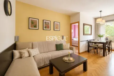 Piso con terraza y parking junto a Plaza España