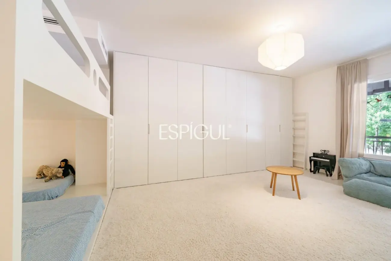 Appartement design neuf avec terrasse de 270 m² à Les Corts