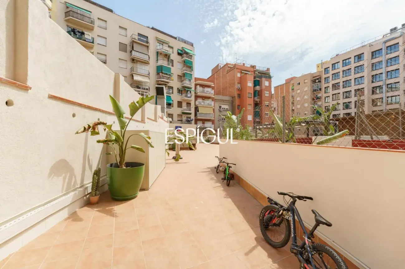 Appartement design neuf avec terrasse de 270 m² à Les Corts