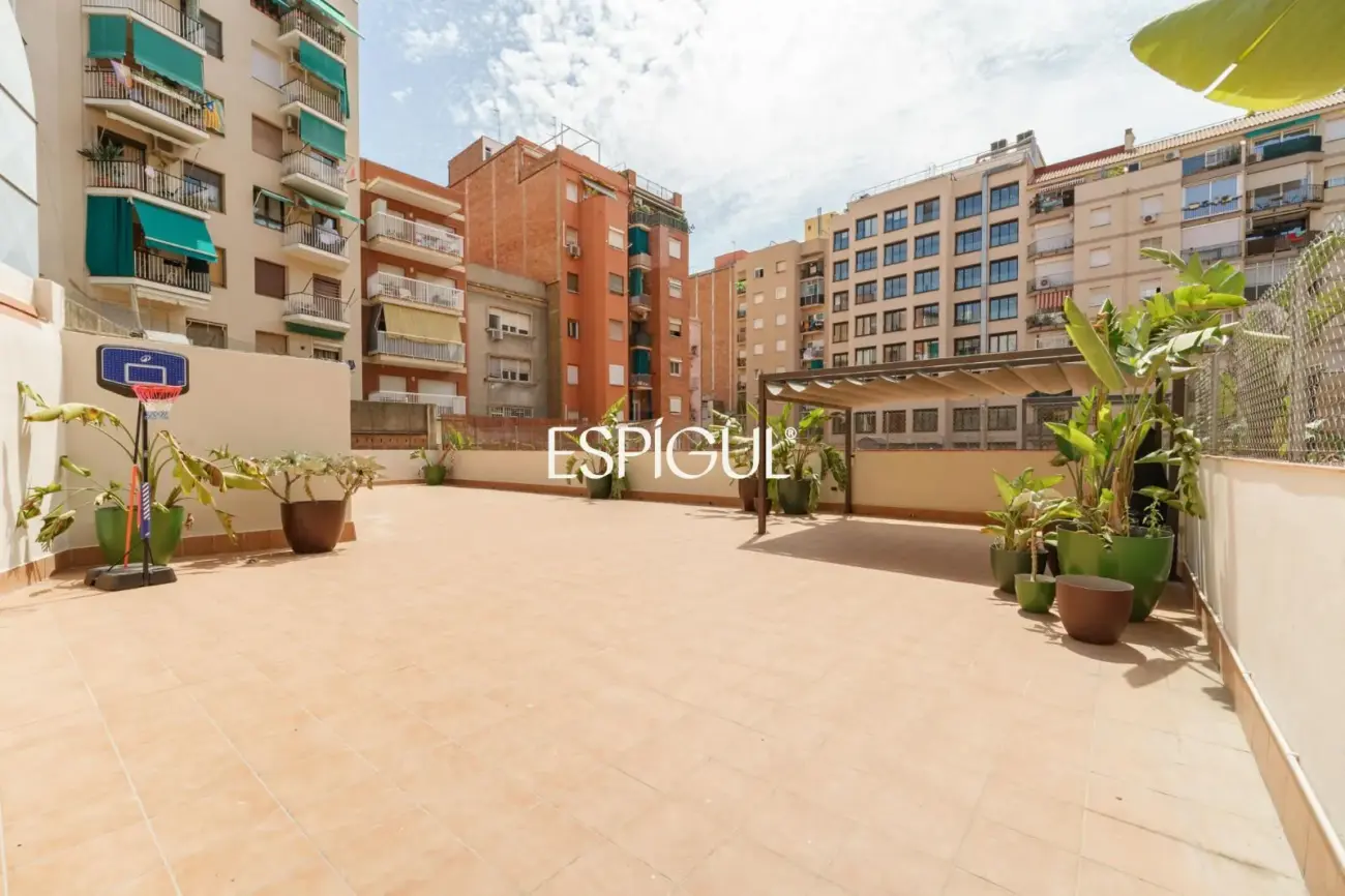 Appartement design neuf avec terrasse de 270 m² à Les Corts