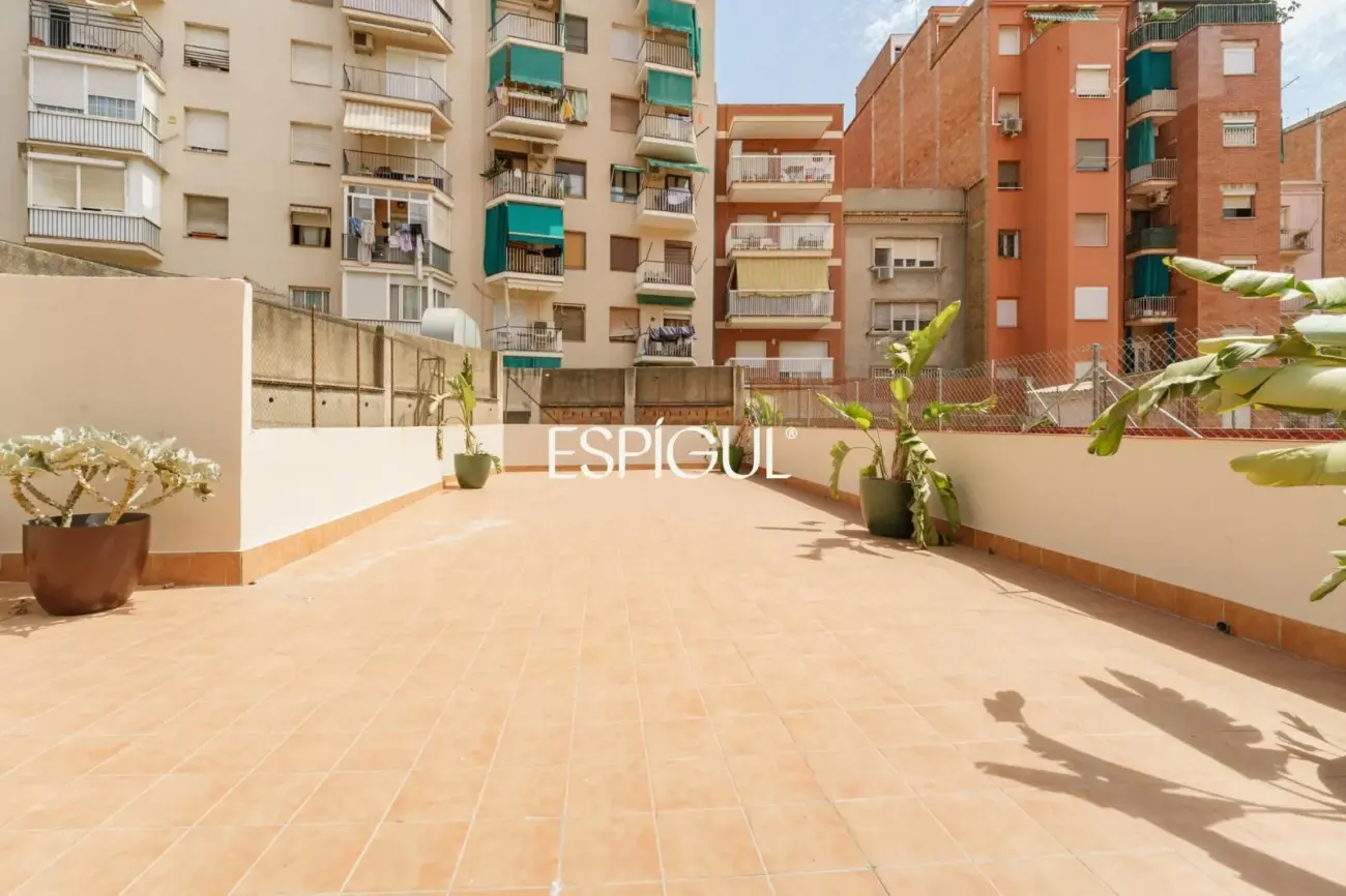 Appartement design neuf avec terrasse de 270 m² à Les Corts