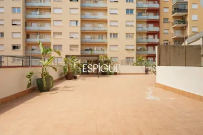 Appartement design neuf avec terrasse de 270 m² à Les Corts