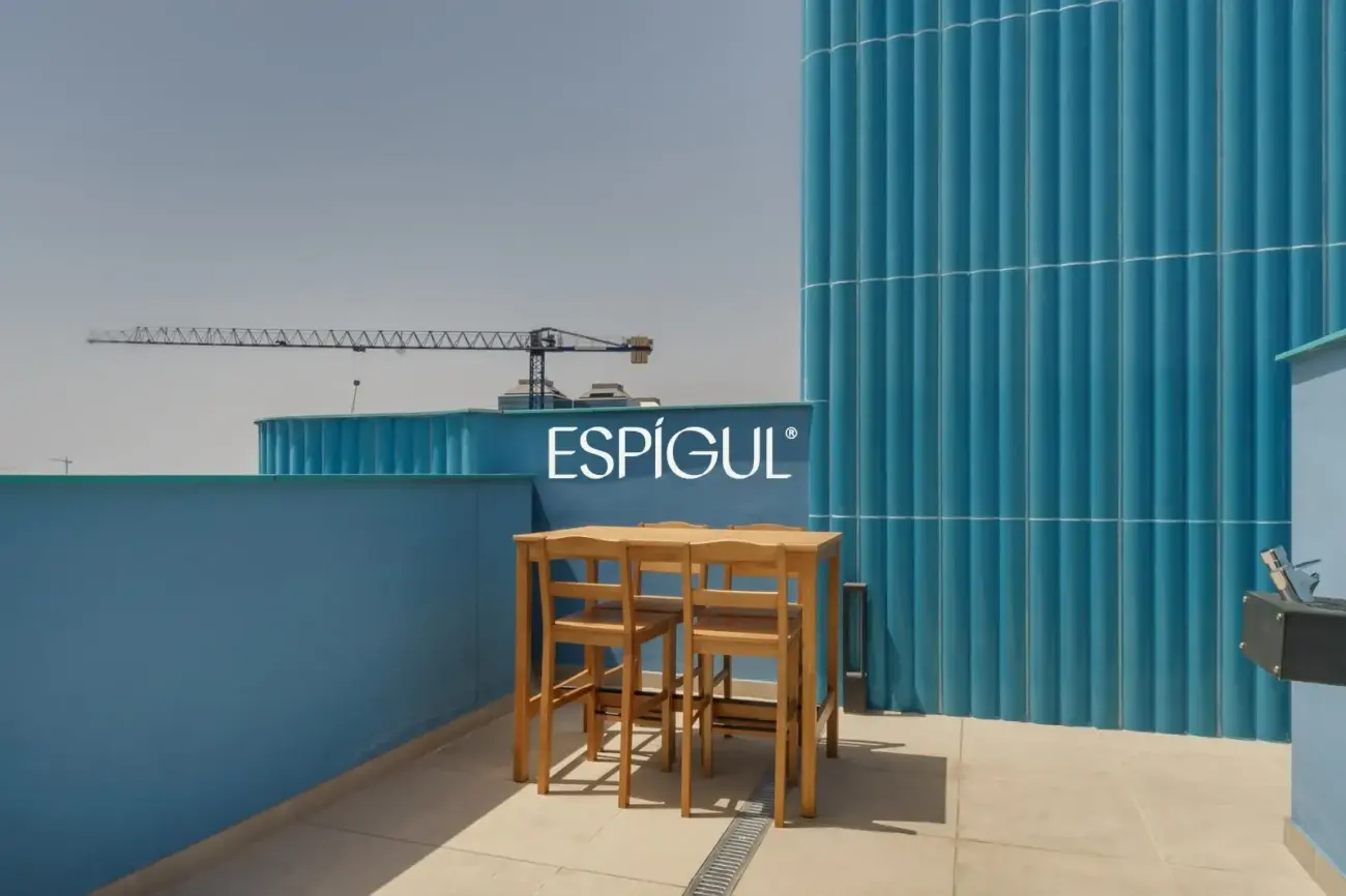 Pisos de Obra Nueva a Estrenar con Piscina y Gimnasio en La Marina del Port – Varias Alturas