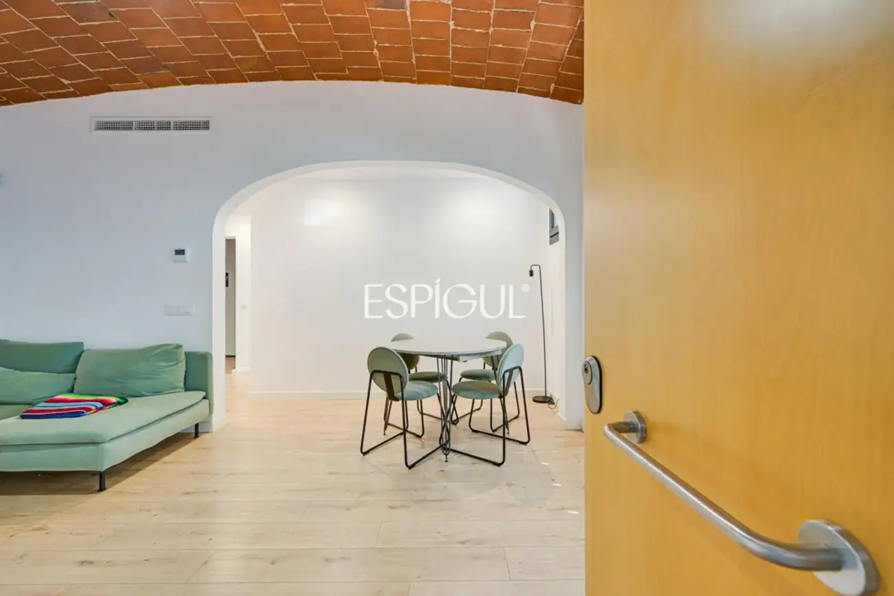 Planta baja con jardín en Girona