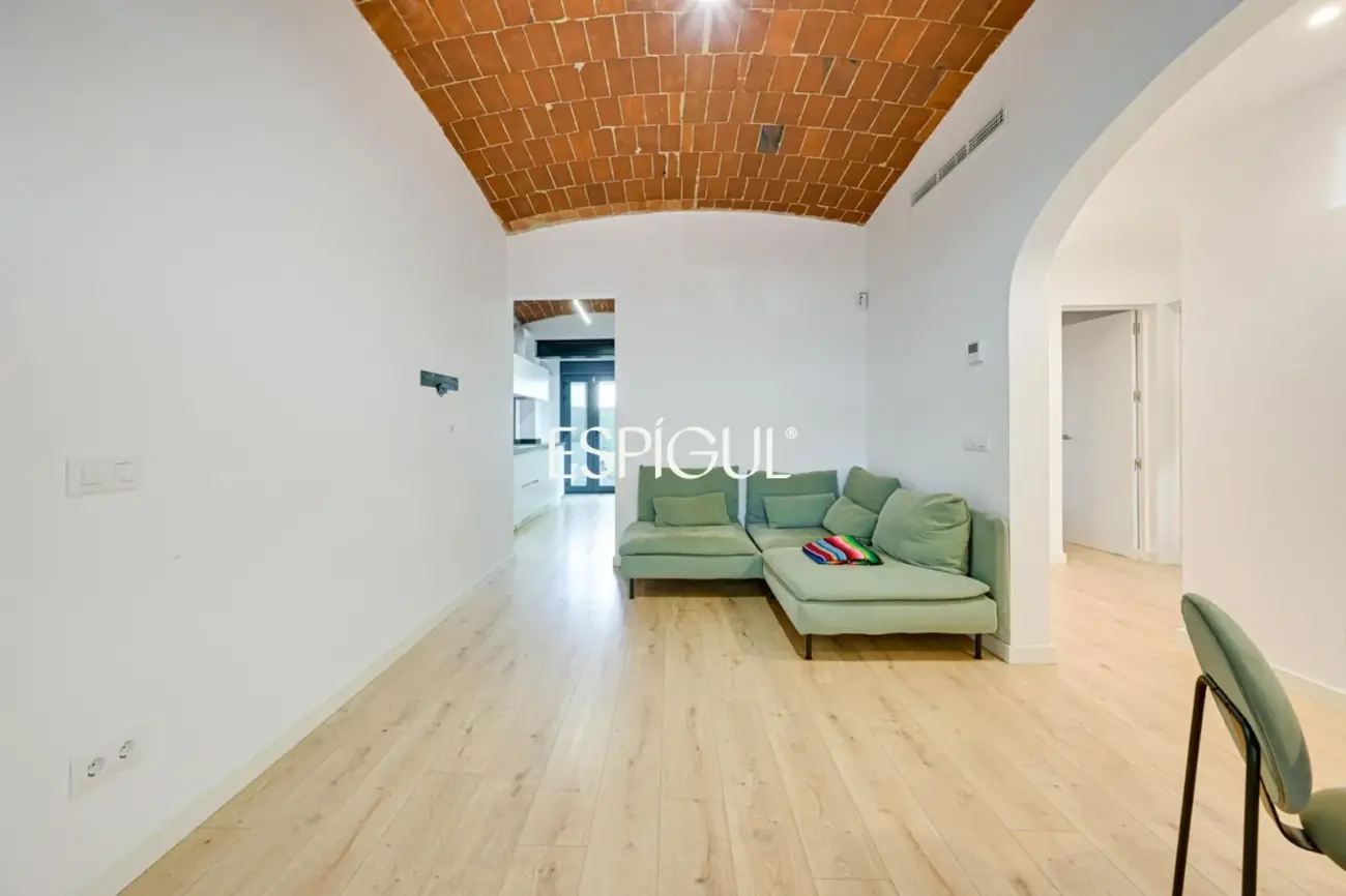 Planta baja con jardín en Girona