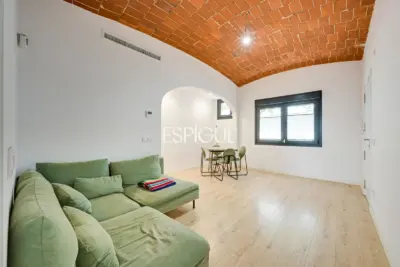 Planta baja con jardín en Girona