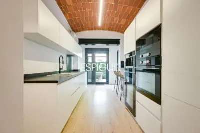 Planta baja con jardín en Girona