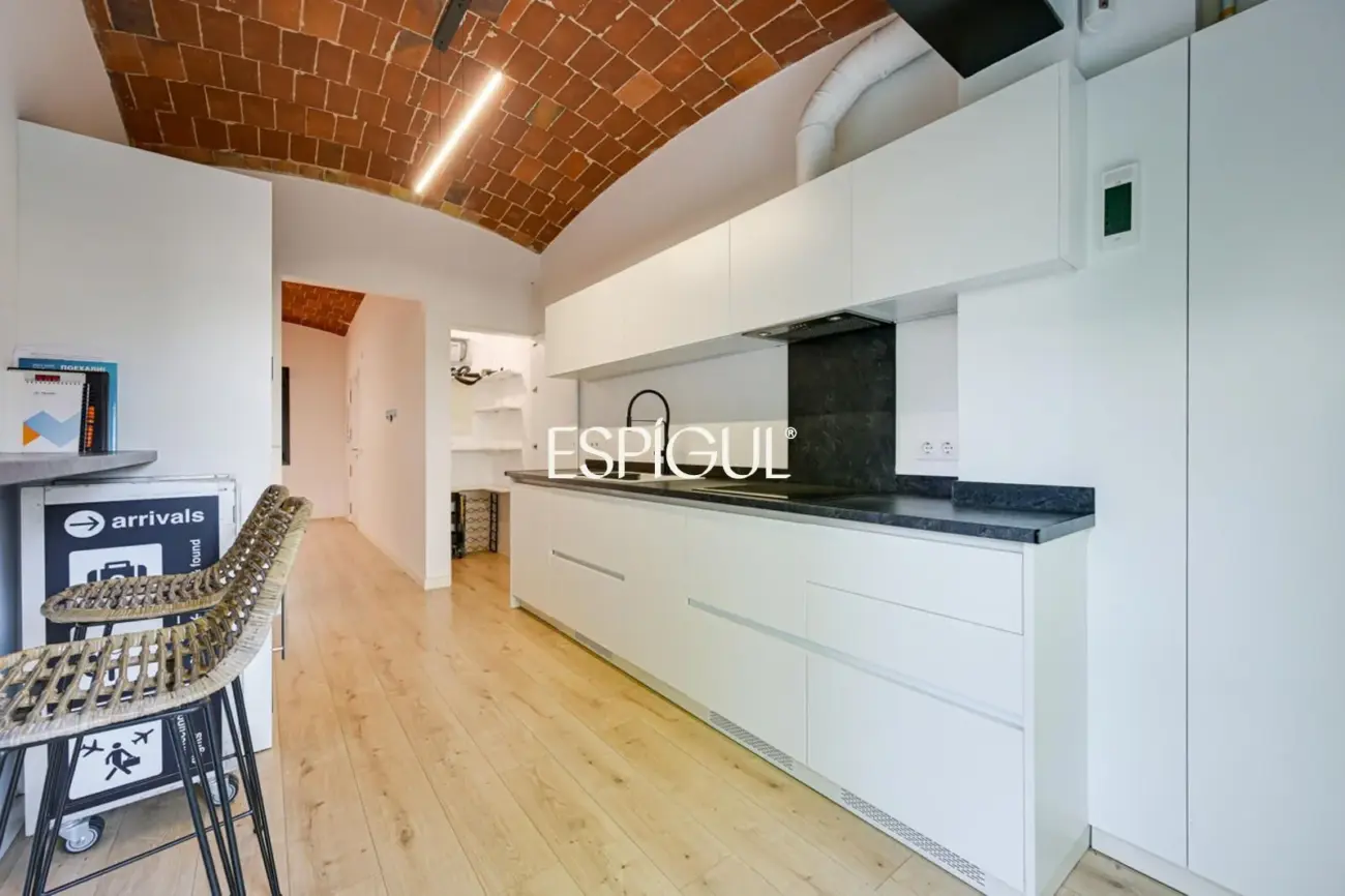 Planta baja con jardín en Girona
