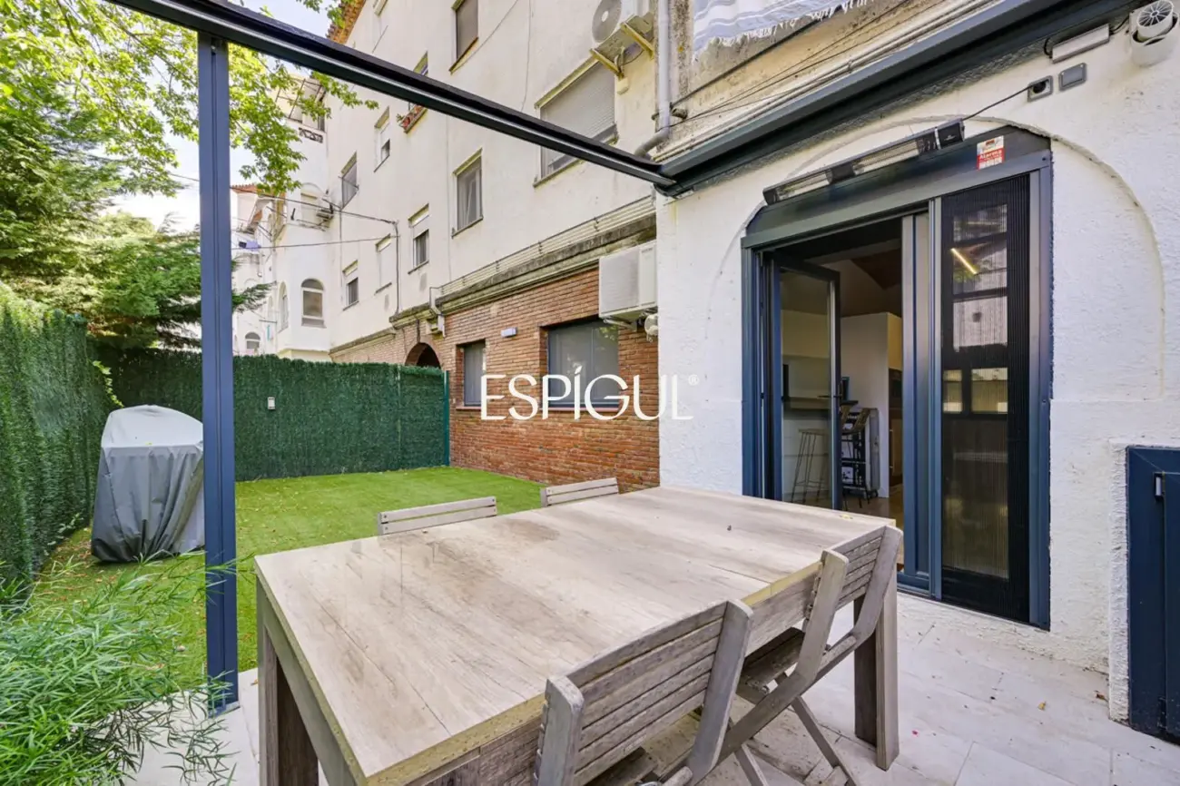 Planta baja con jardín en Girona