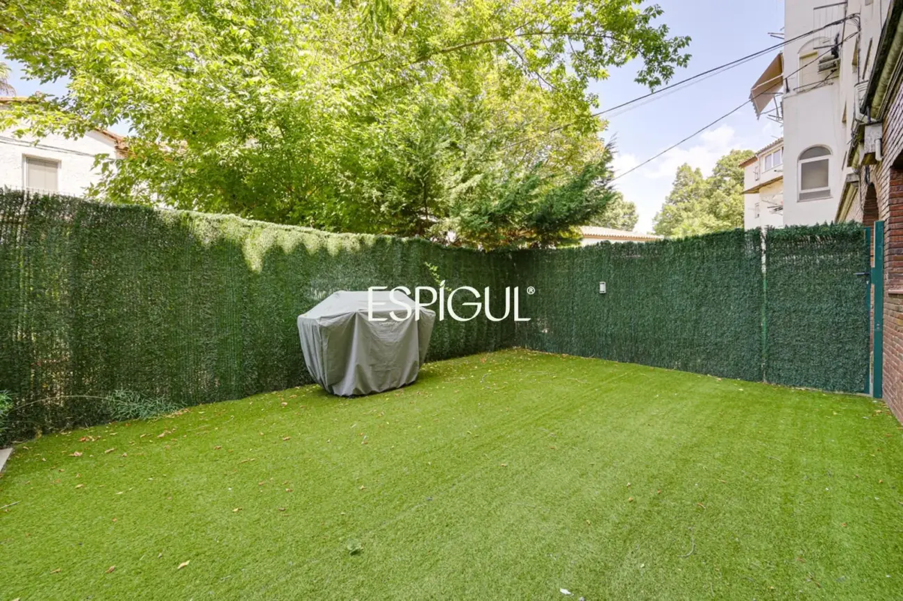 Planta baja con jardín en Girona