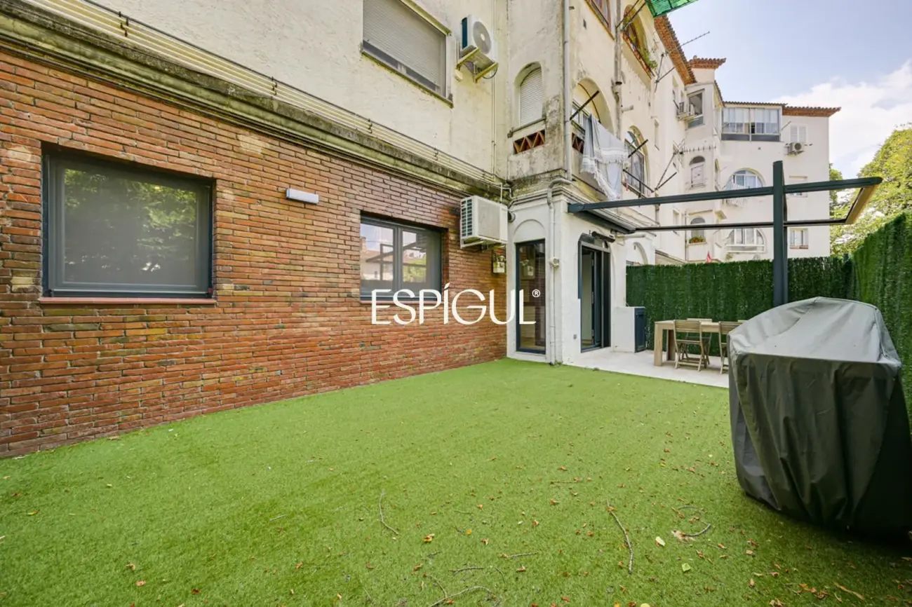 Planta baja con jardín en Girona