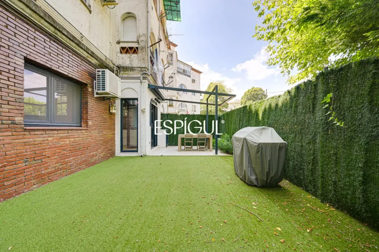 Planta baja con jardín en Girona
