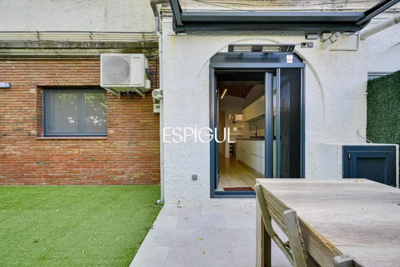 Planta baja con jardín en Girona