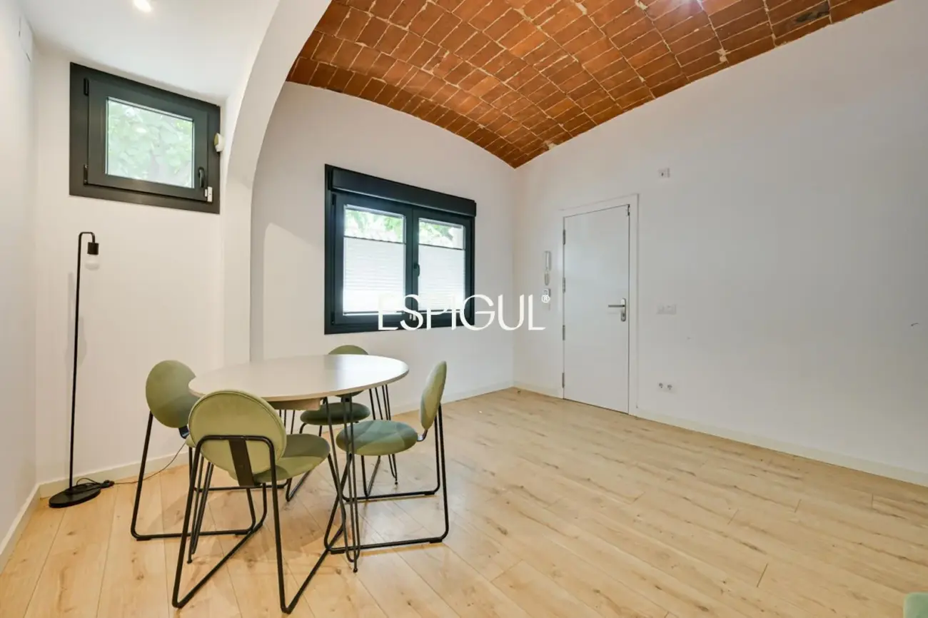 Planta baja con jardín en Girona