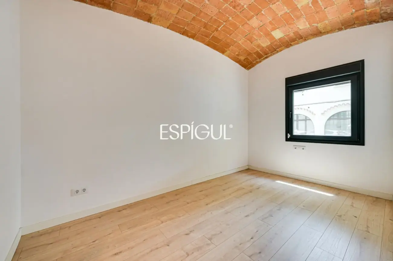 Planta baja con jardín en Girona