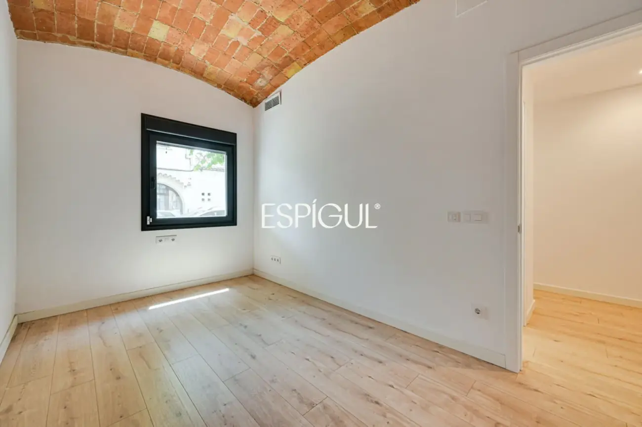Planta baja con jardín en Girona