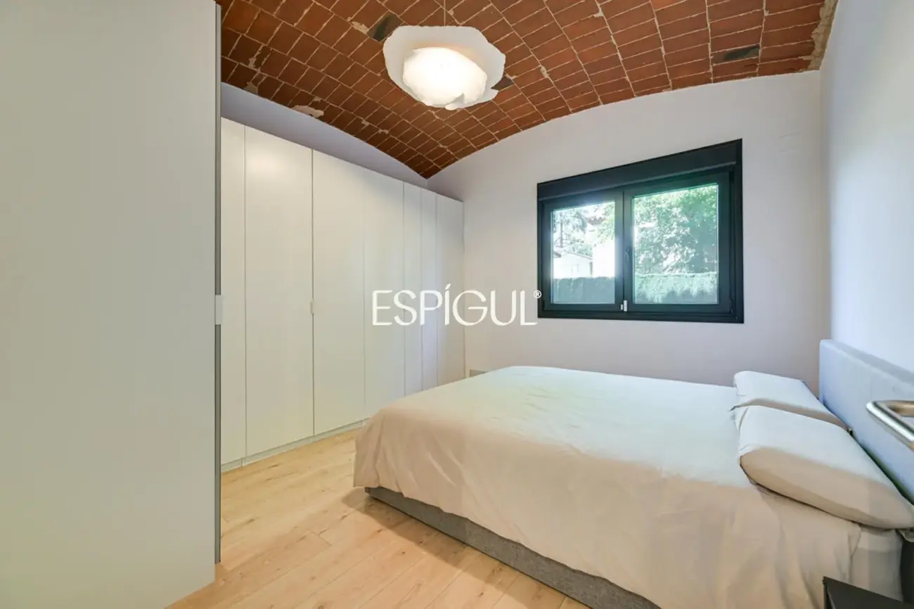 Planta baja con jardín en Girona