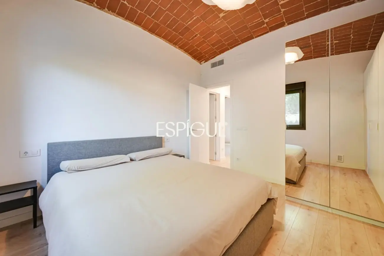 Planta baja con jardín en Girona