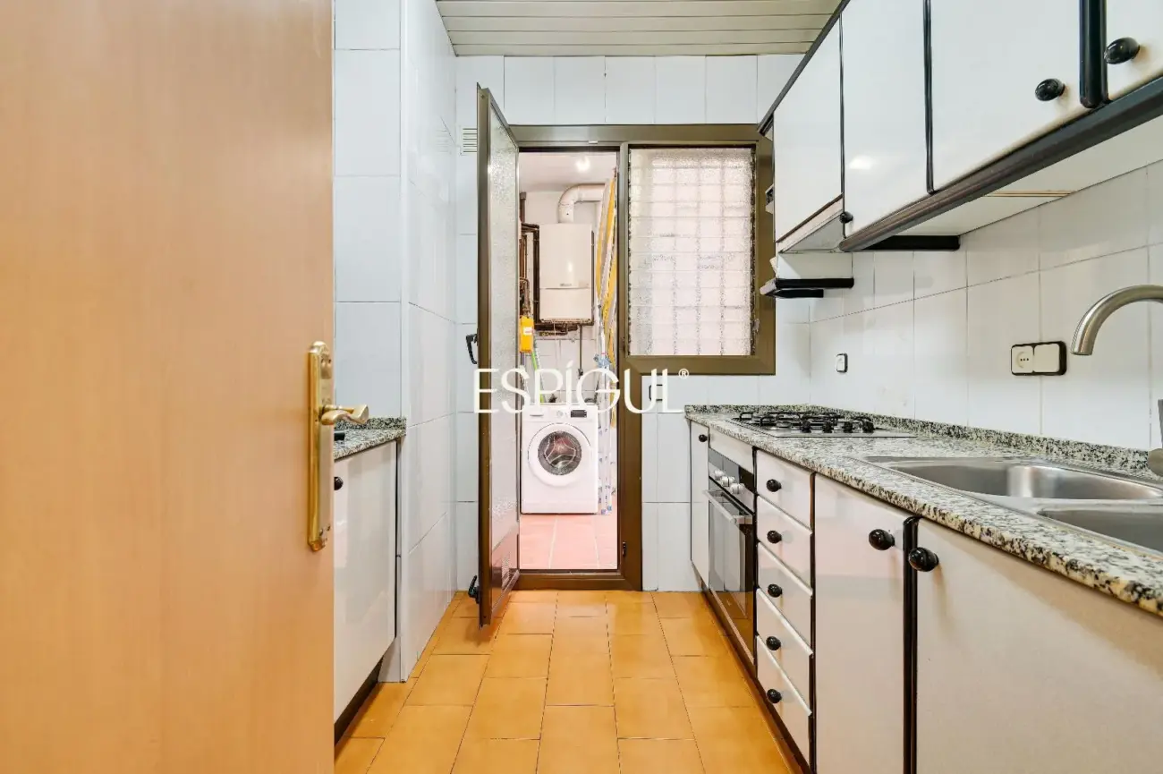 Amplia y luminosa vivienda con balcón en una de las ubicaciones más demandadas de Les Corts