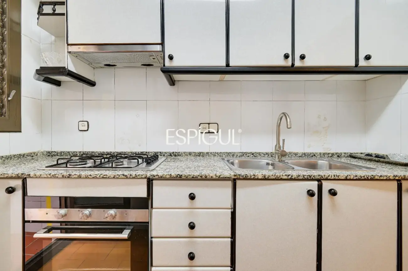 Amplia y luminosa vivienda con balcón en una de las ubicaciones más demandadas de Les Corts