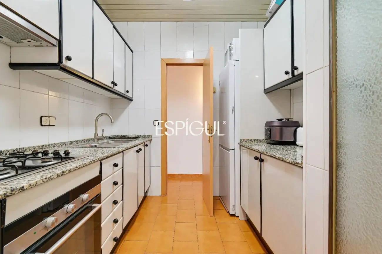 Amplia y luminosa vivienda con balcón en una de las ubicaciones más demandadas de Les Corts