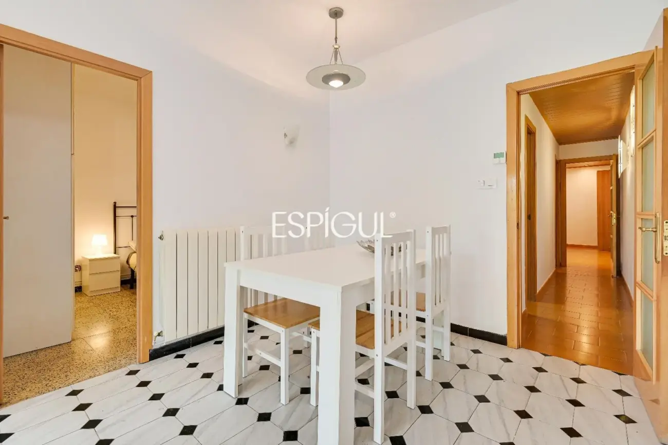 Amplia y luminosa vivienda con balcón en una de las ubicaciones más demandadas de Les Corts
