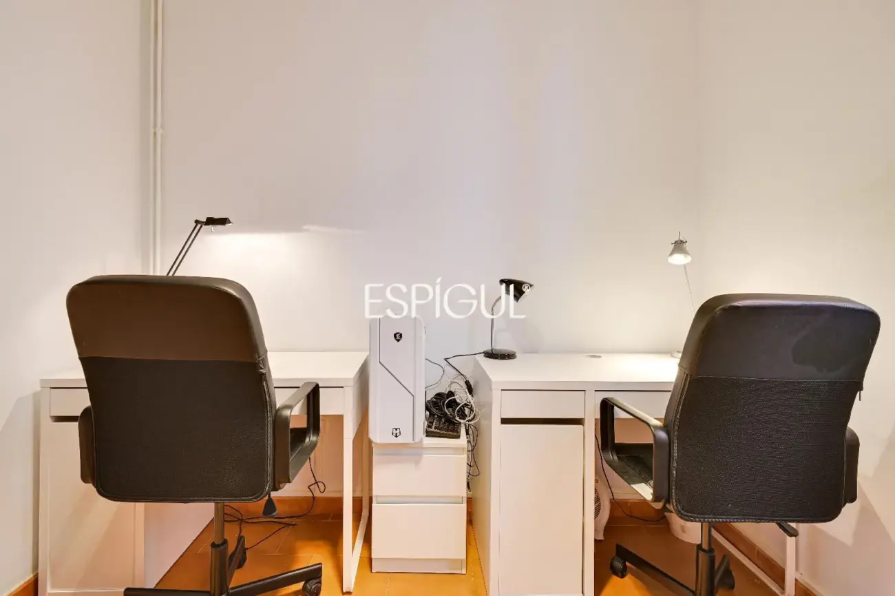 Amplia y luminosa vivienda con balcón en una de las ubicaciones más demandadas de Les Corts