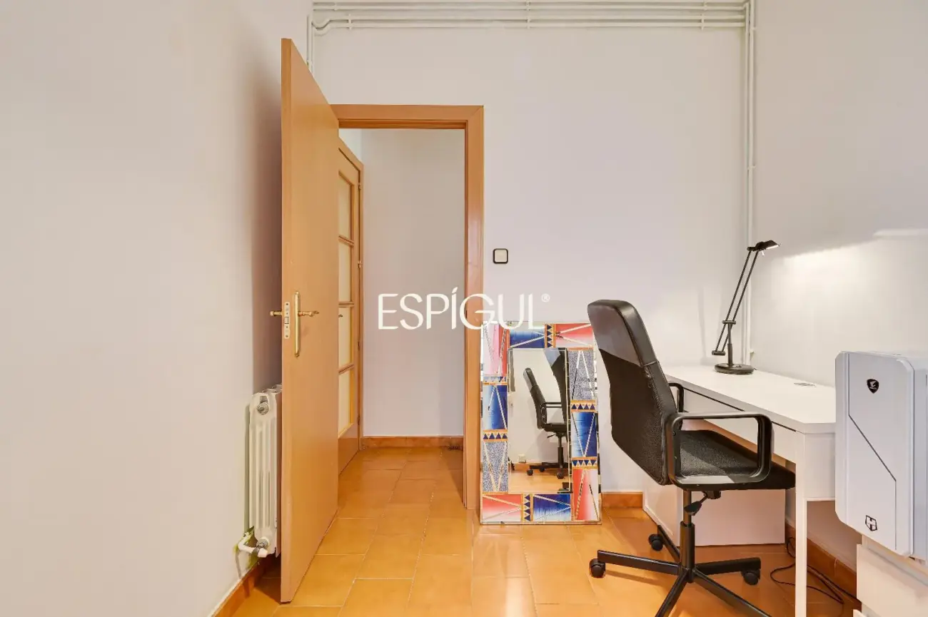 Amplia y luminosa vivienda con balcón en una de las ubicaciones más demandadas de Les Corts
