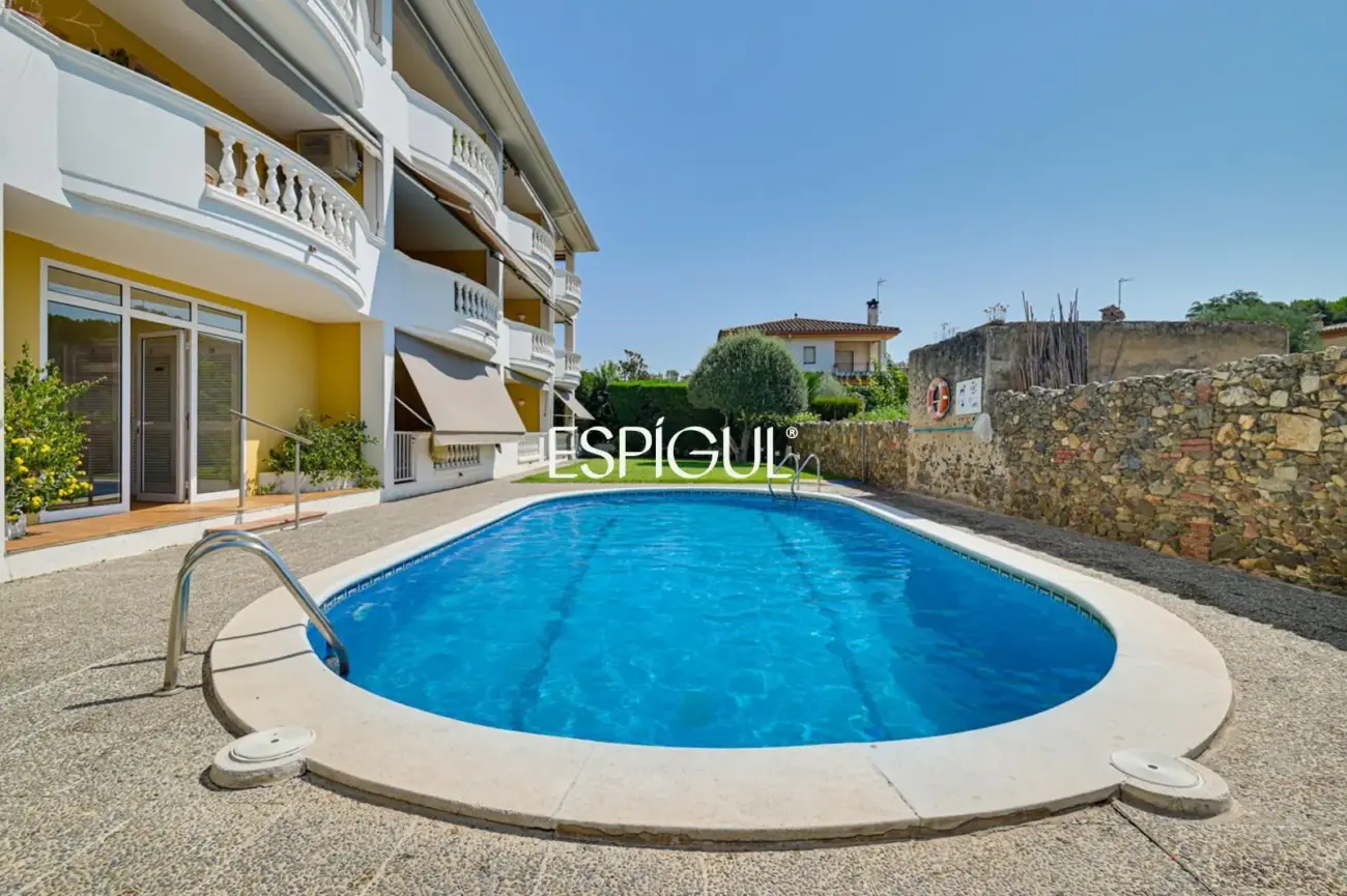 Apartamento con piscina comunitaria en Calonge