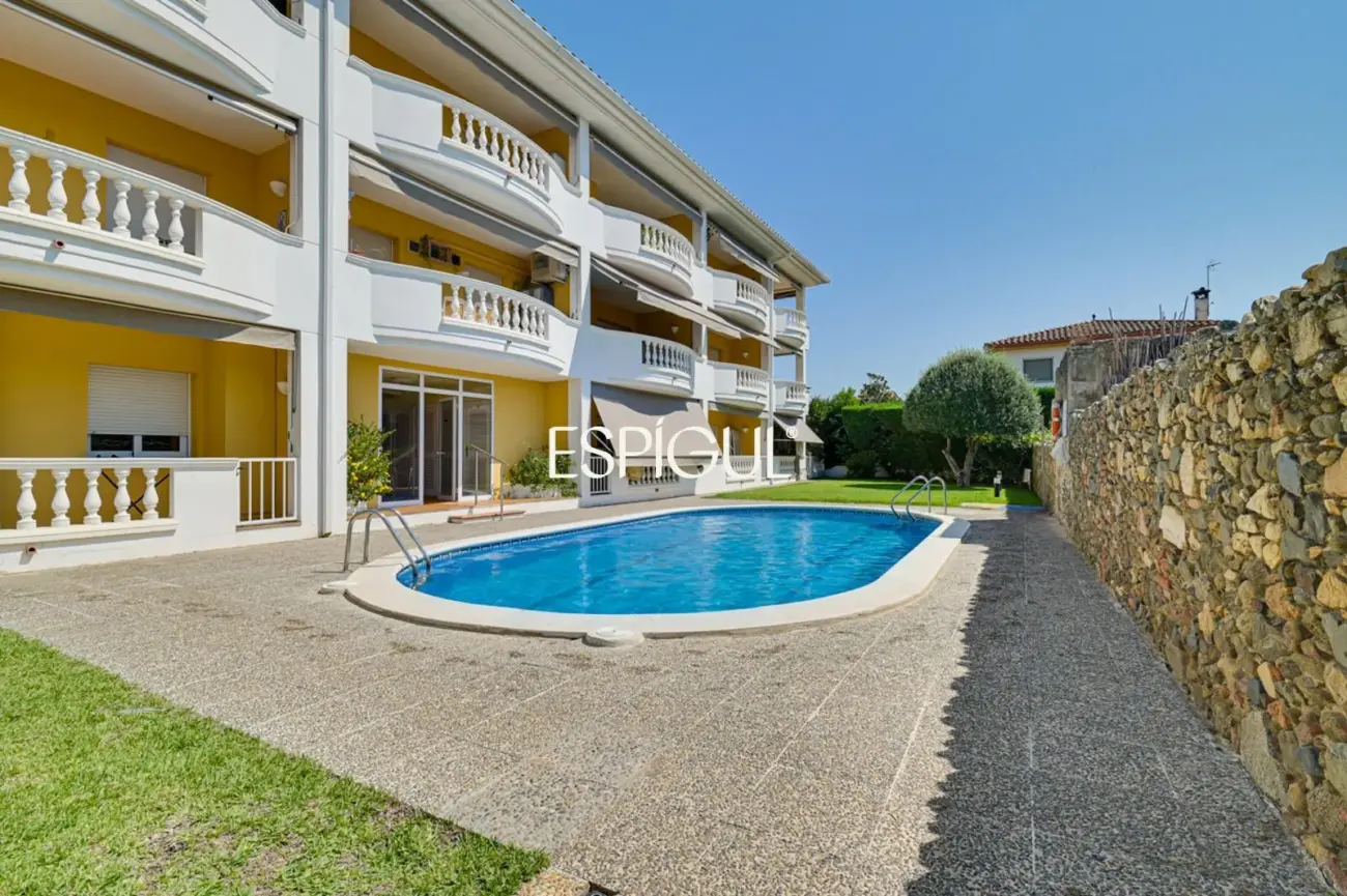 Apartamento con piscina comunitaria en Calonge