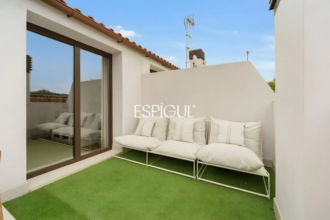 Maison mitoyenne de construction semi-neuve de 170 m² et terrasse de 27 m² à Vilassar de Dalt