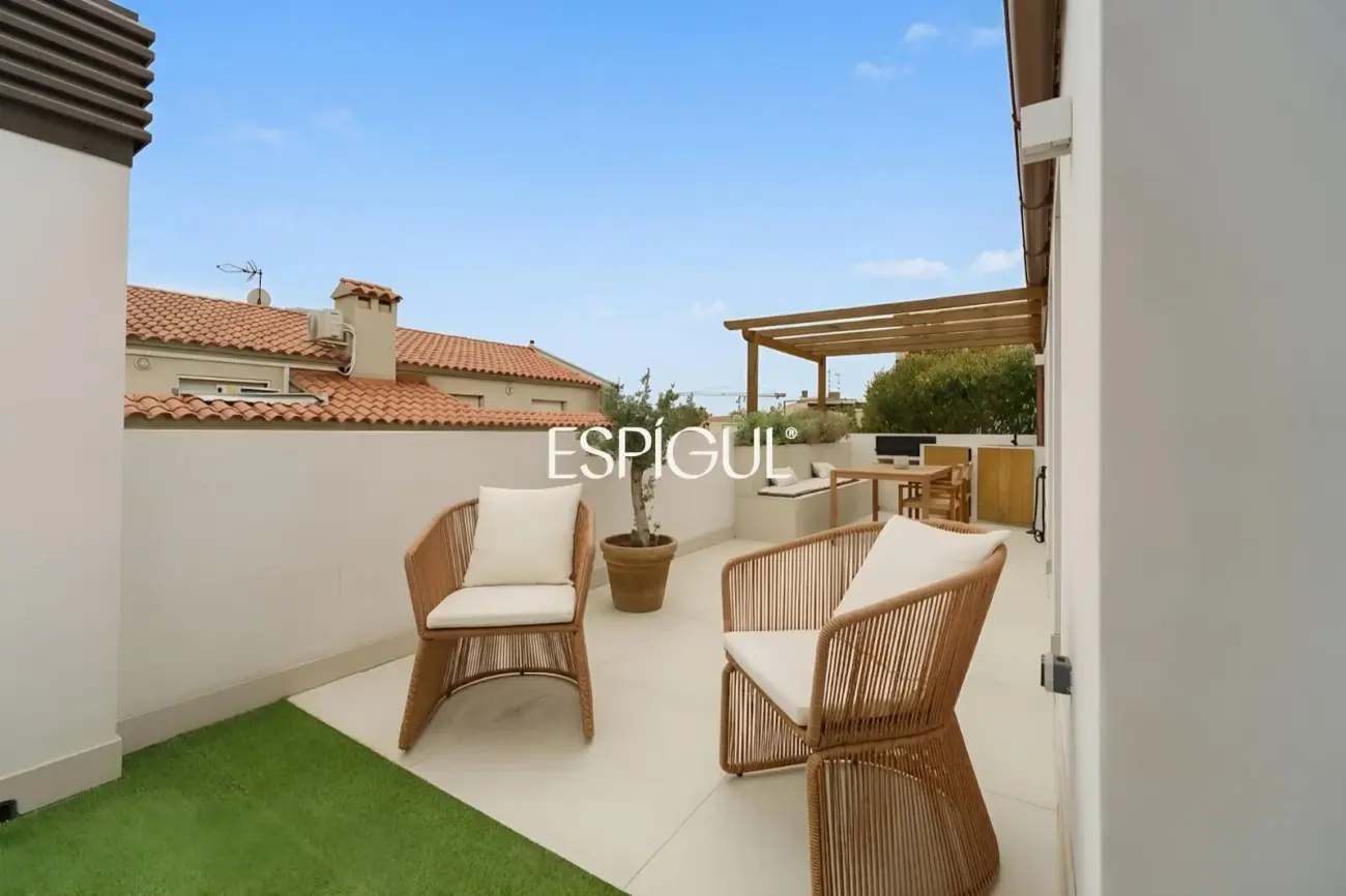 Maison mitoyenne de construction semi-neuve de 170 m² et terrasse de 27 m² à Vilassar de Dalt