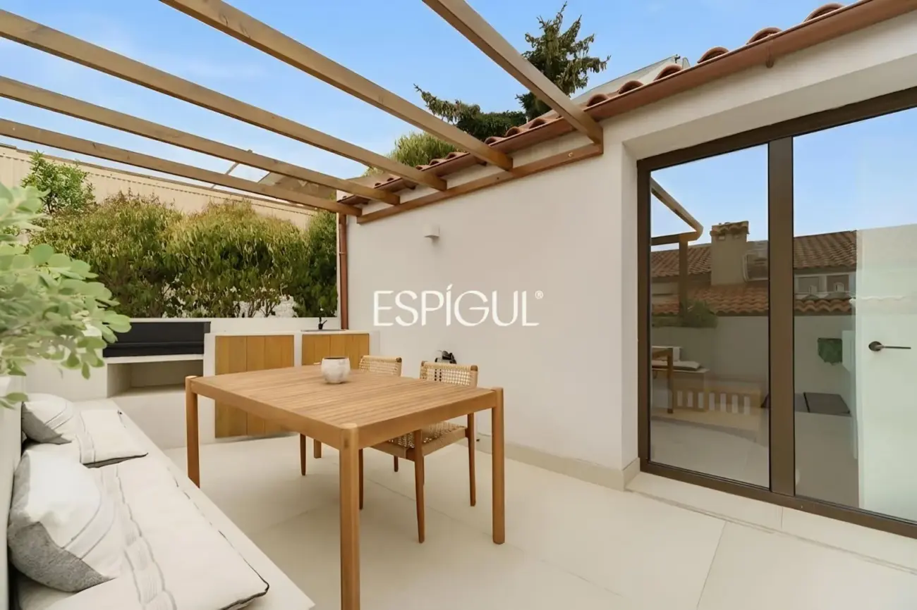 Maison mitoyenne de construction semi-neuve de 170 m² et terrasse de 27 m² à Vilassar de Dalt