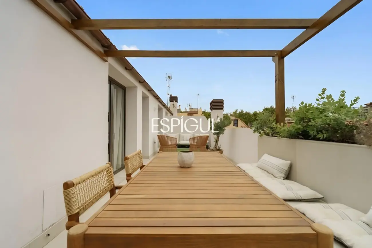 Maison mitoyenne de construction semi-neuve de 170 m² et terrasse de 27 m² à Vilassar de Dalt