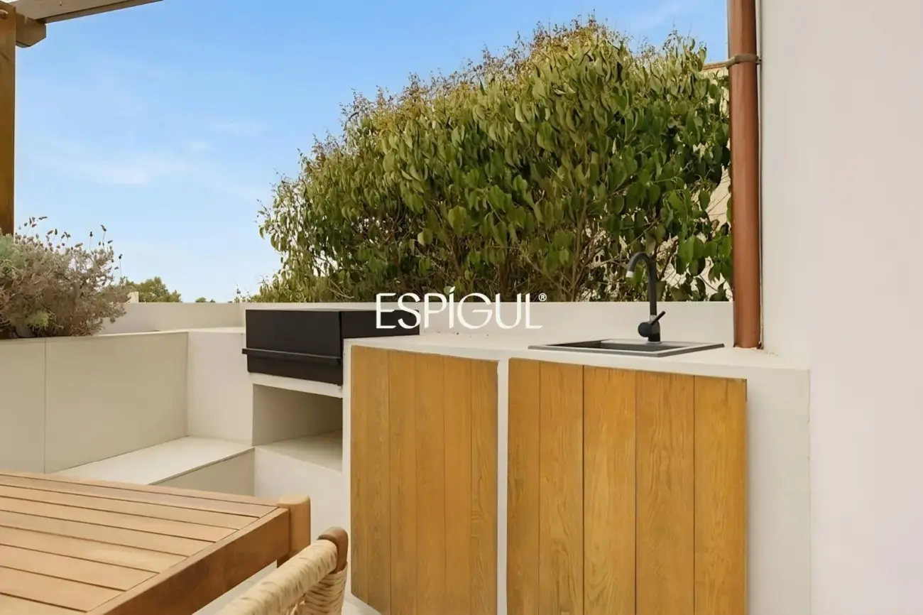 Maison mitoyenne de construction semi-neuve de 170 m² et terrasse de 27 m² à Vilassar de Dalt