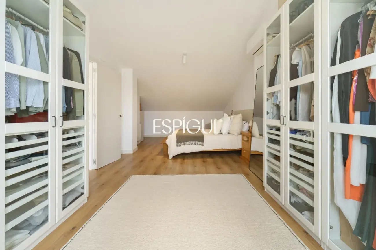 Maison mitoyenne de construction semi-neuve de 170 m² et terrasse de 27 m² à Vilassar de Dalt