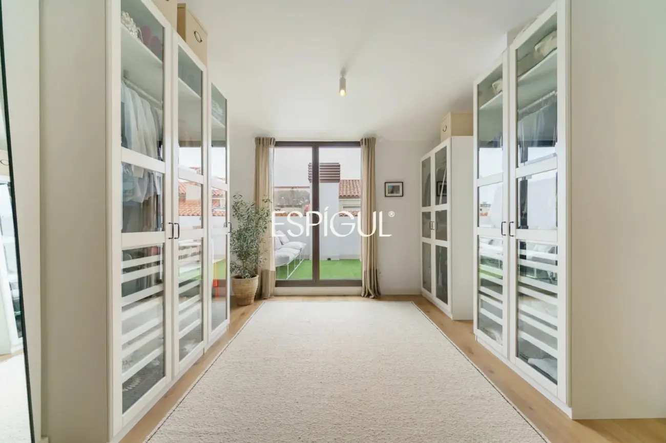 Maison mitoyenne de construction semi-neuve de 170 m² et terrasse de 27 m² à Vilassar de Dalt