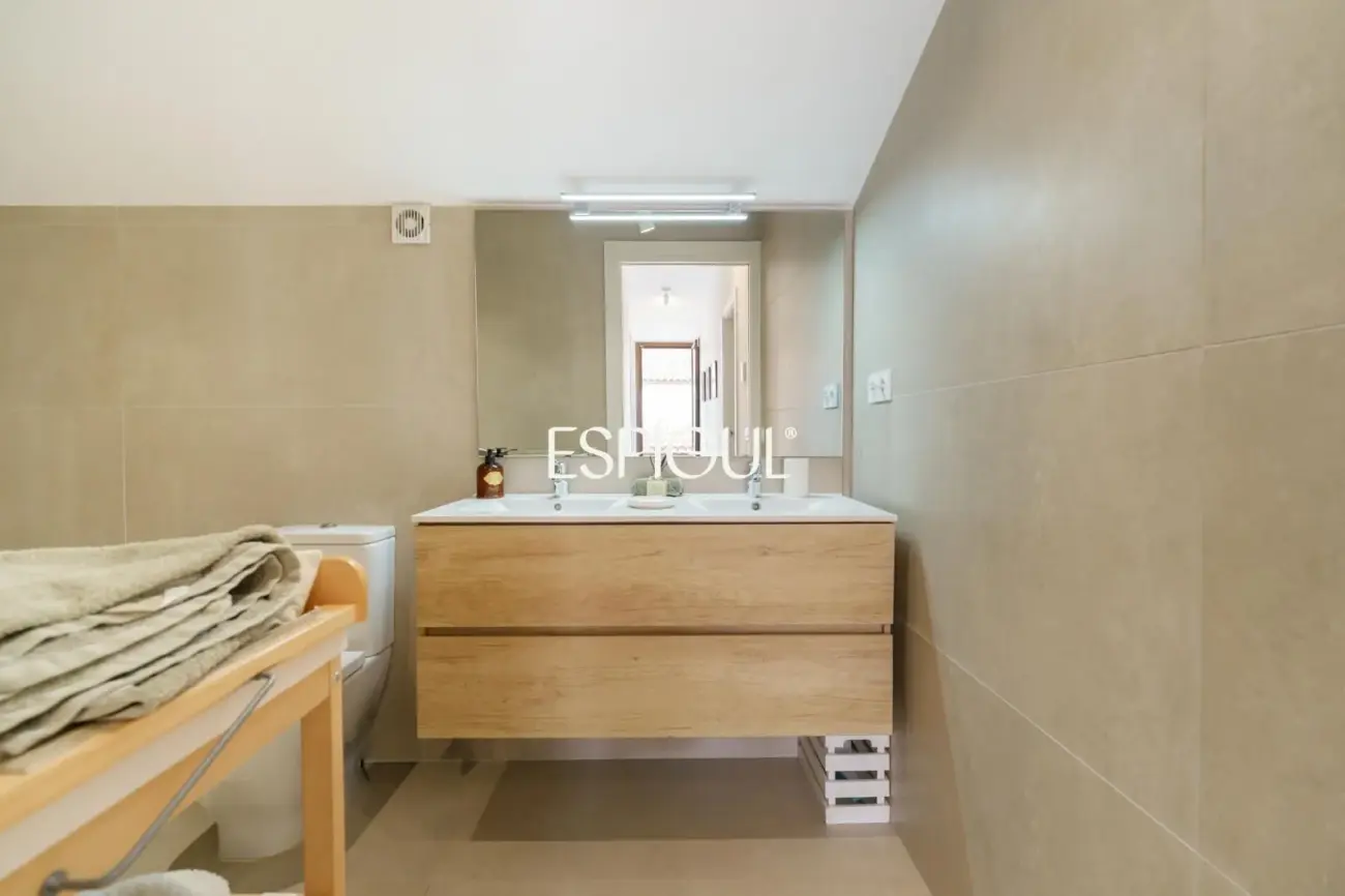 Maison mitoyenne de construction semi-neuve de 170 m² et terrasse de 27 m² à Vilassar de Dalt