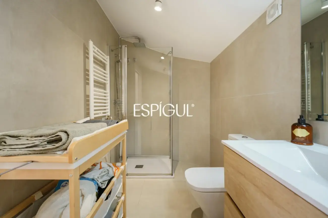 Maison mitoyenne de construction semi-neuve de 170 m² et terrasse de 27 m² à Vilassar de Dalt