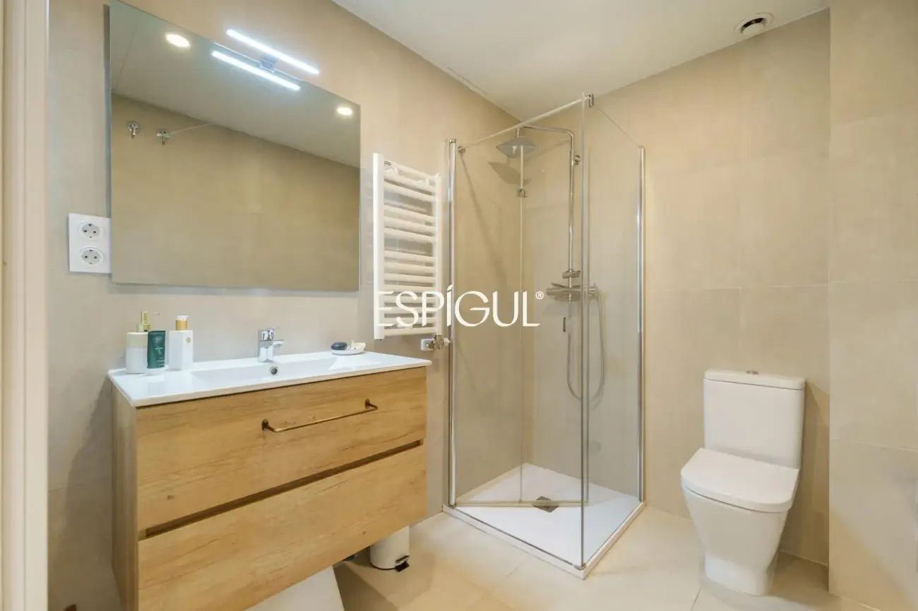 Maison mitoyenne de construction semi-neuve de 170 m² et terrasse de 27 m² à Vilassar de Dalt