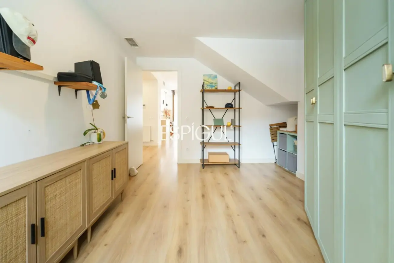 Maison mitoyenne de construction semi-neuve de 170 m² et terrasse de 27 m² à Vilassar de Dalt