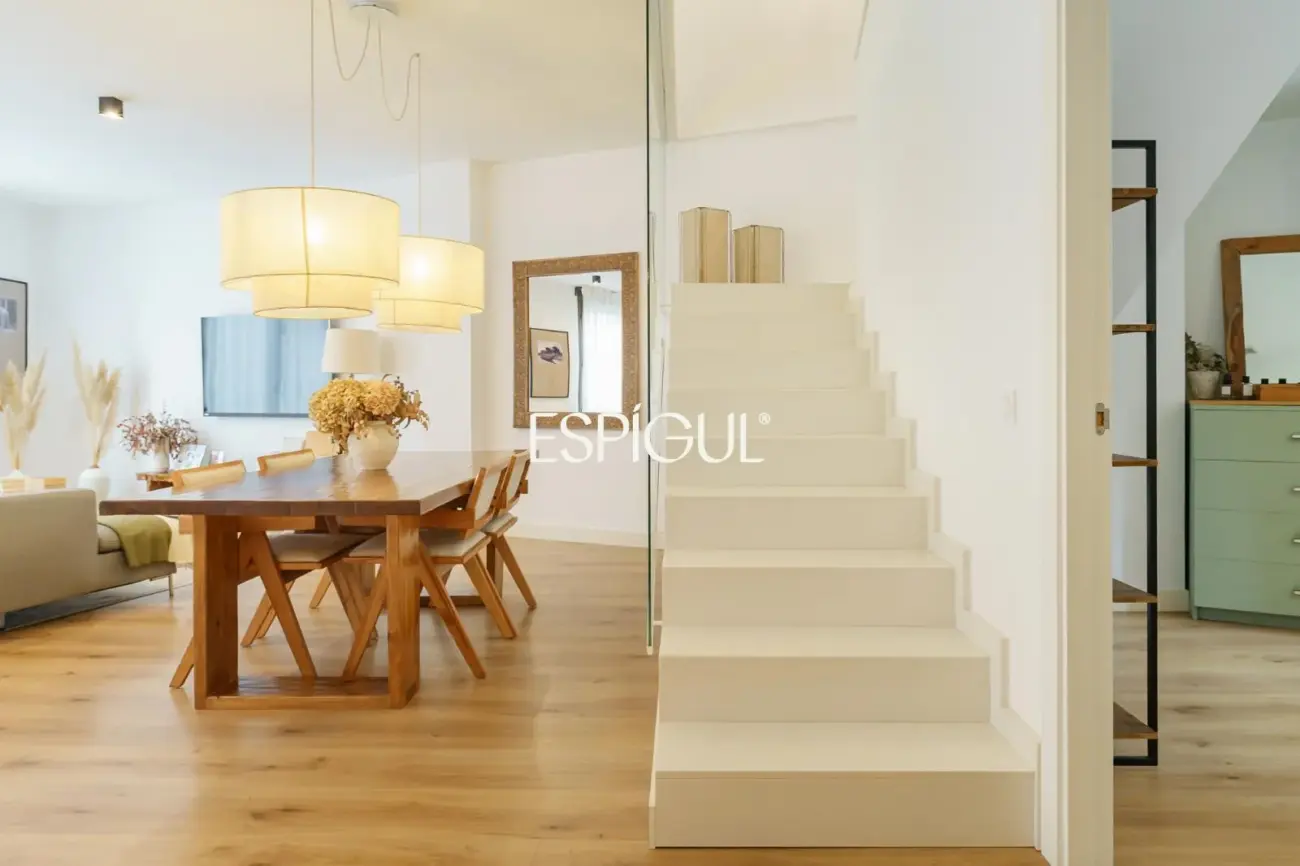 Maison mitoyenne de construction semi-neuve de 170 m² et terrasse de 27 m² à Vilassar de Dalt