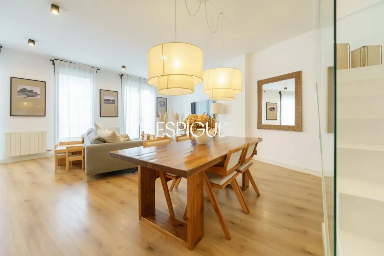 Maison mitoyenne de construction semi-neuve de 170 m² et terrasse de 27 m² à Vilassar de Dalt